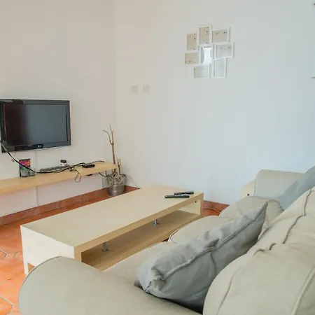 Elegance Vila Laxia